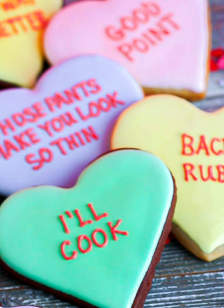 Close up of a Conversation Heart Cookie with the message "I'll cook"